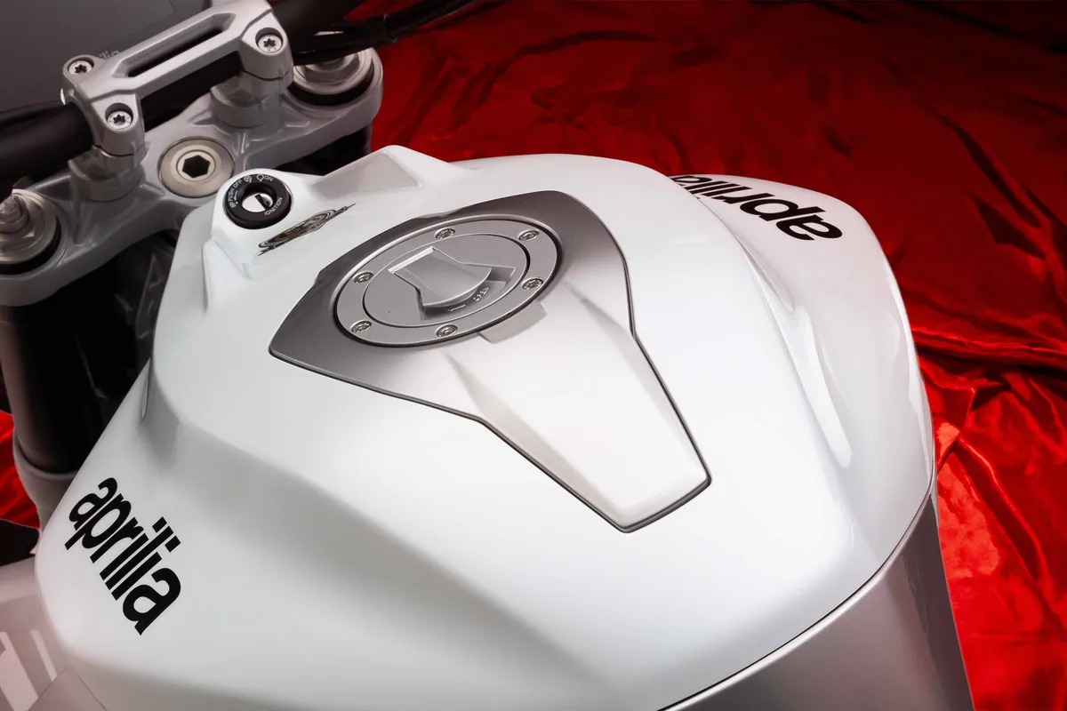Tuono 457 fuel tank in Puma Grey